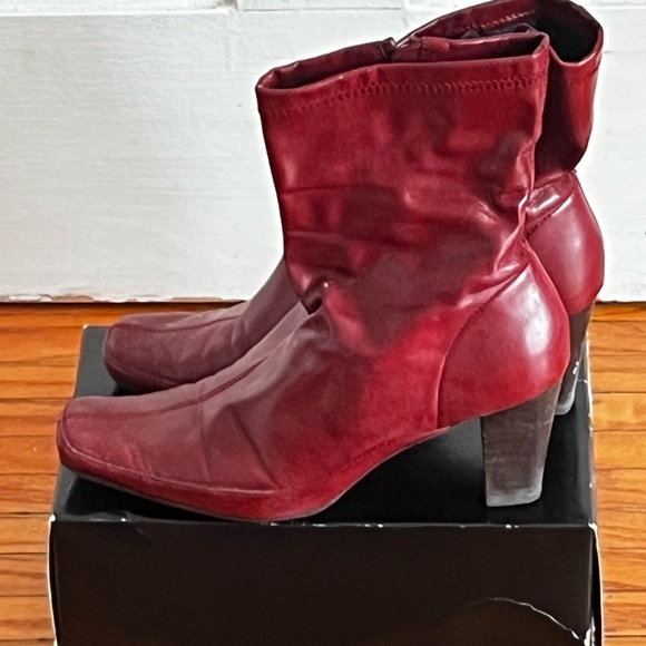 Kinky Red Boots - Picture 2 of 2